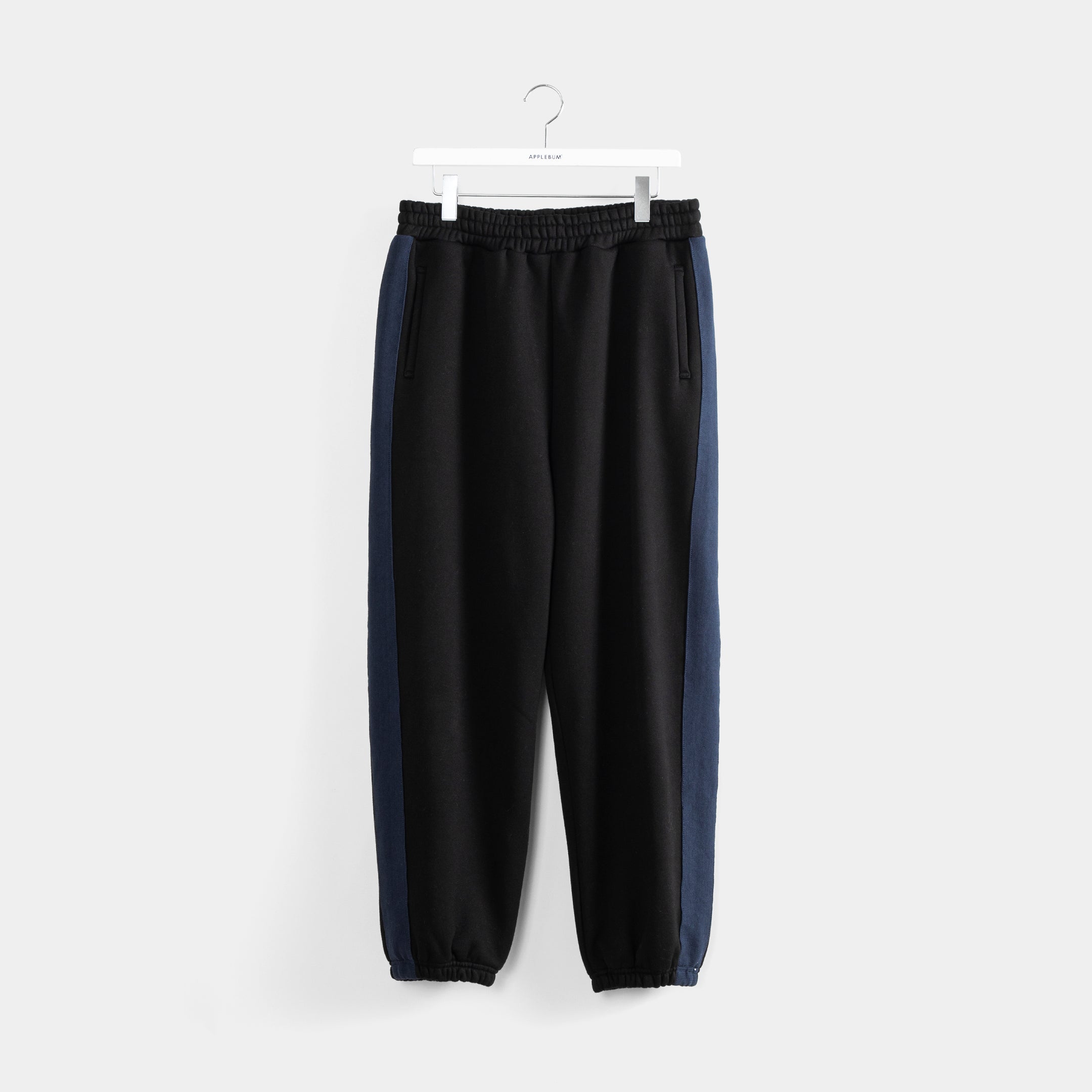 Rib Line Sweat Pants [Black] / 2320803 – APPLEBUM