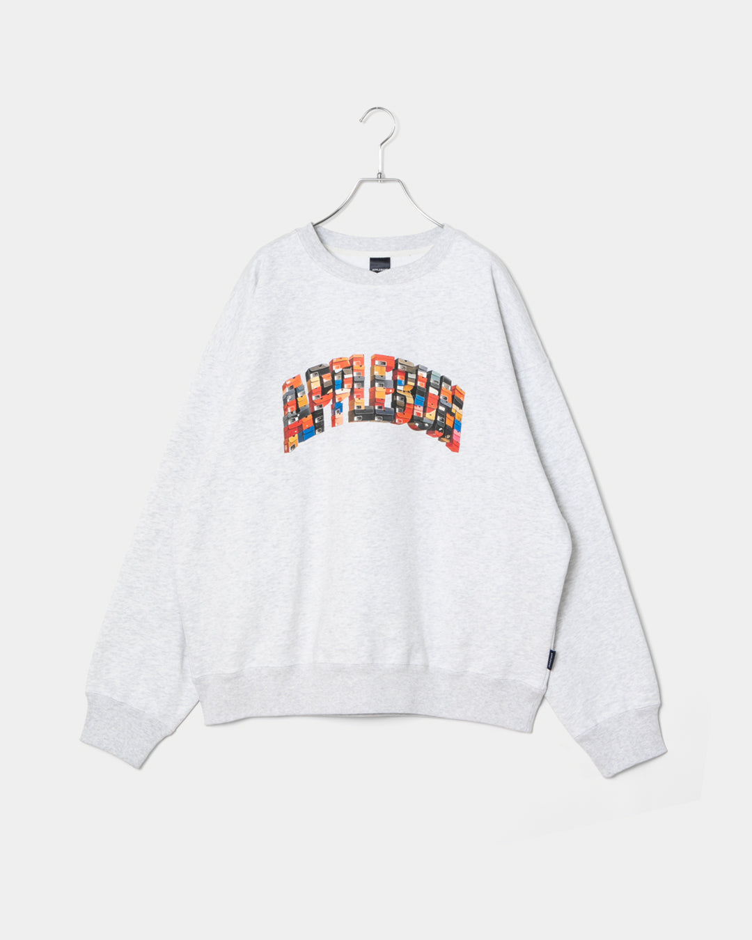 【2月販売予定】“K.B.A.S.” Logo Crew Sweat / 2610403