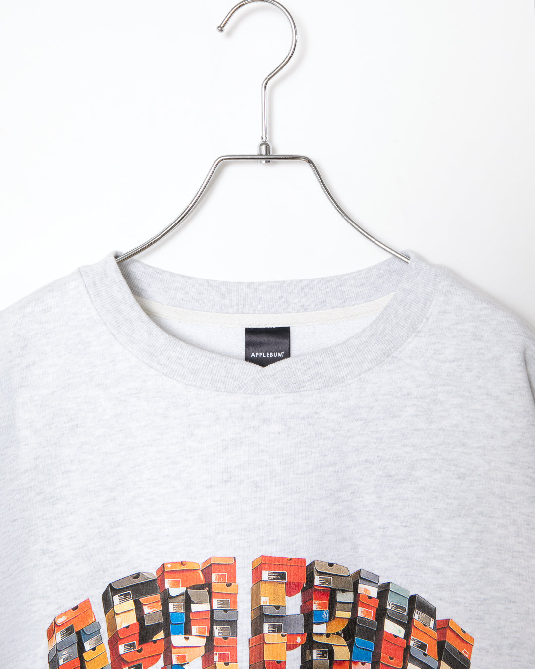 【2月販売予定】“K.B.A.S.” Logo Crew Sweat / 2610403