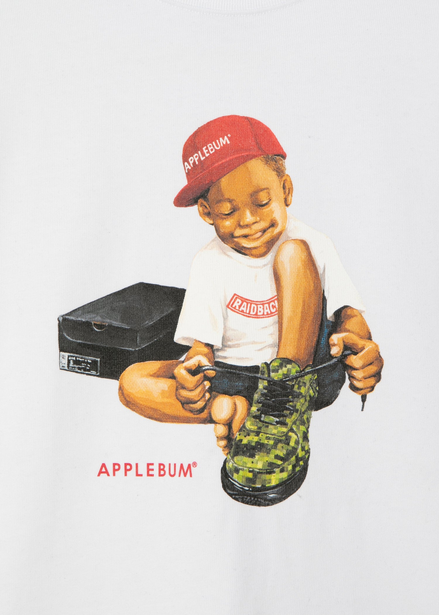 Brand New Kicks (Pixel Camo)” T-shirt / GT2521101