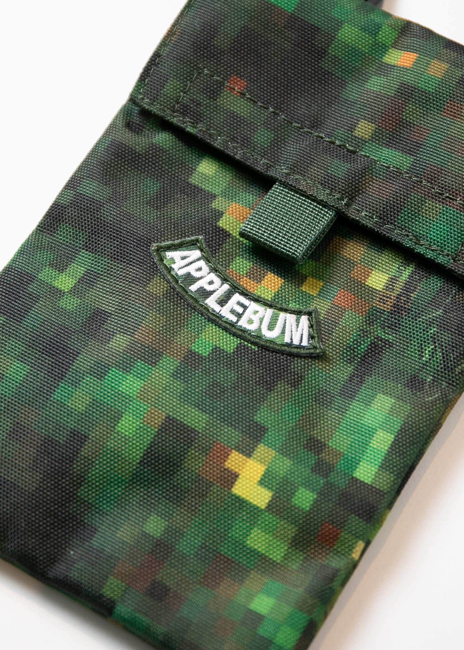 Pixel Camo” Neck Pouch / GT2521001