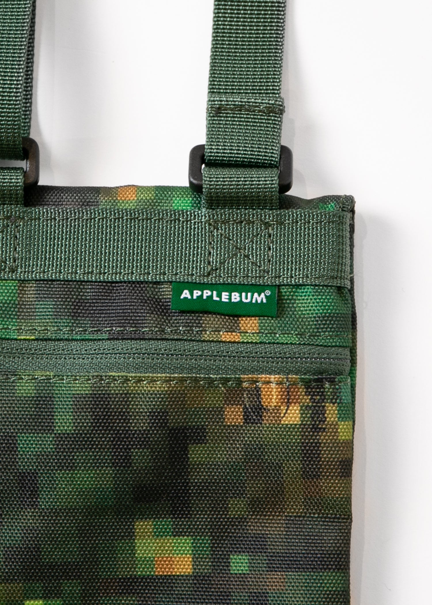 Pixel Camo” Neck Pouch / GT2521001