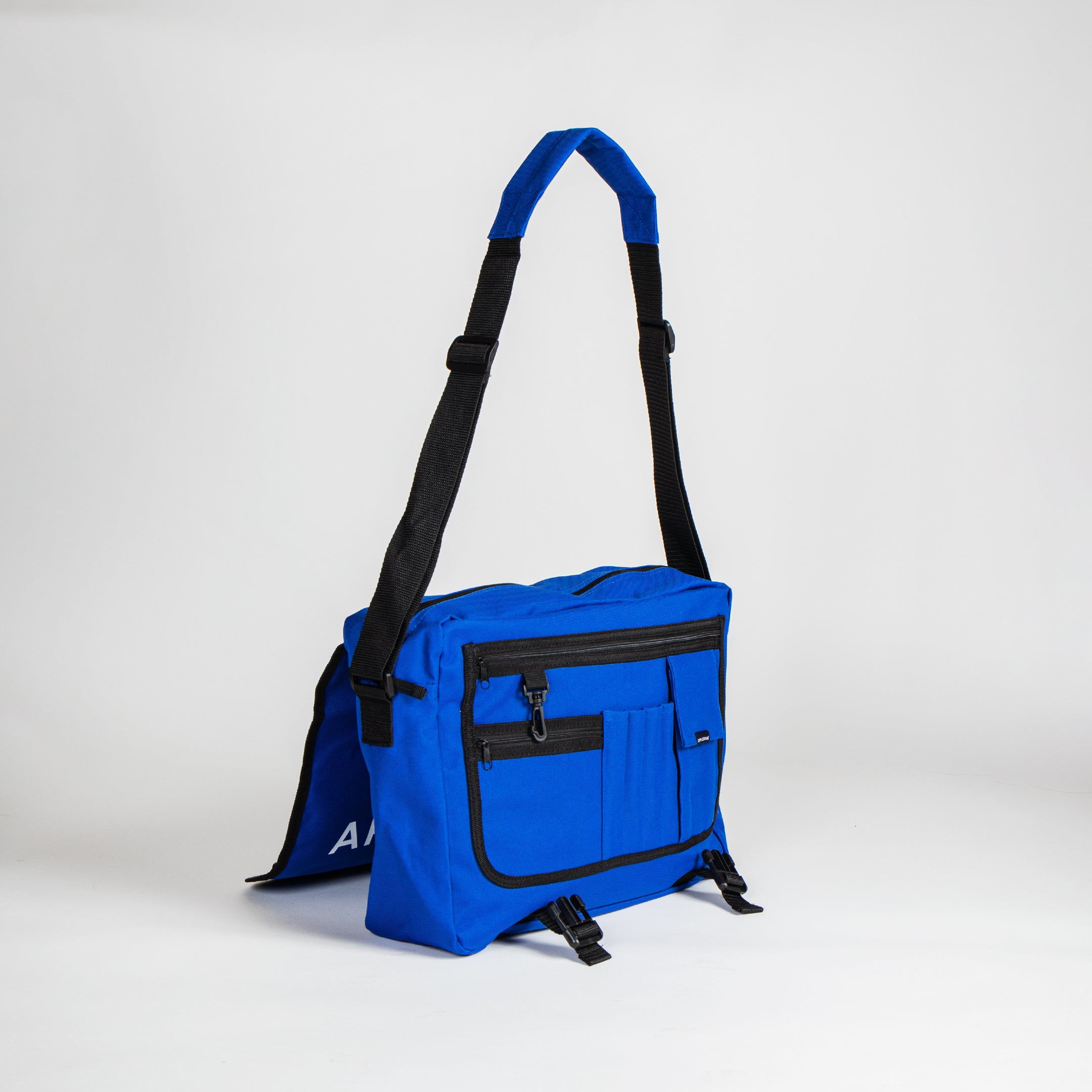 Logo Messenger Bag [Blue] / 2411013