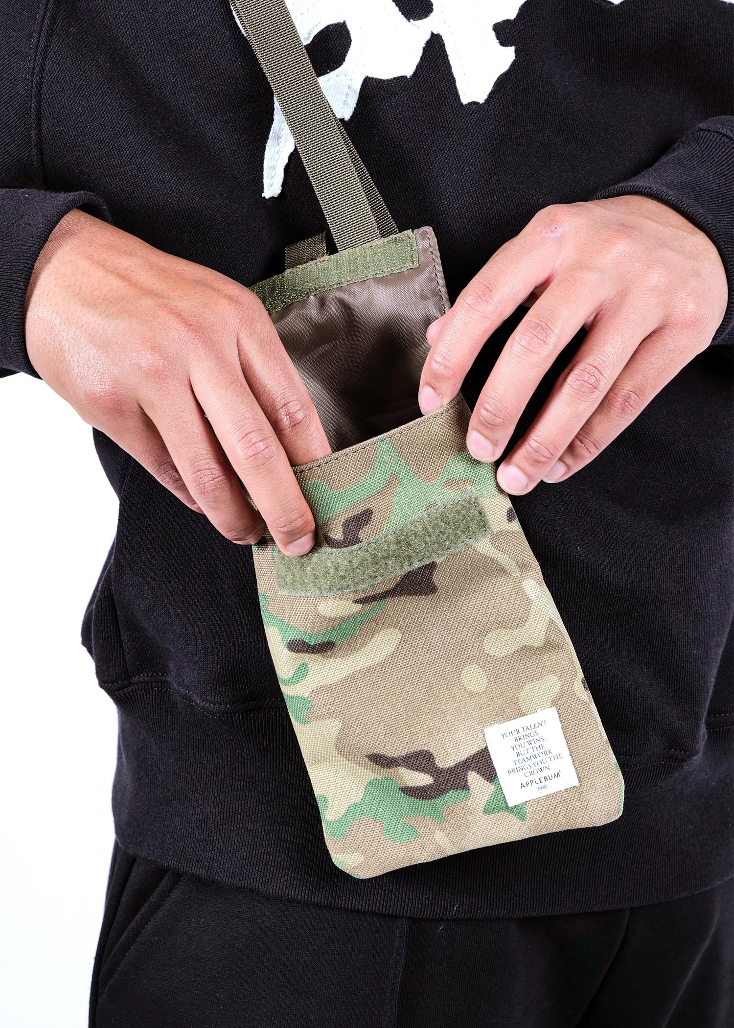 Scheduled for release in December] Camo Neck Pouch / 2521010