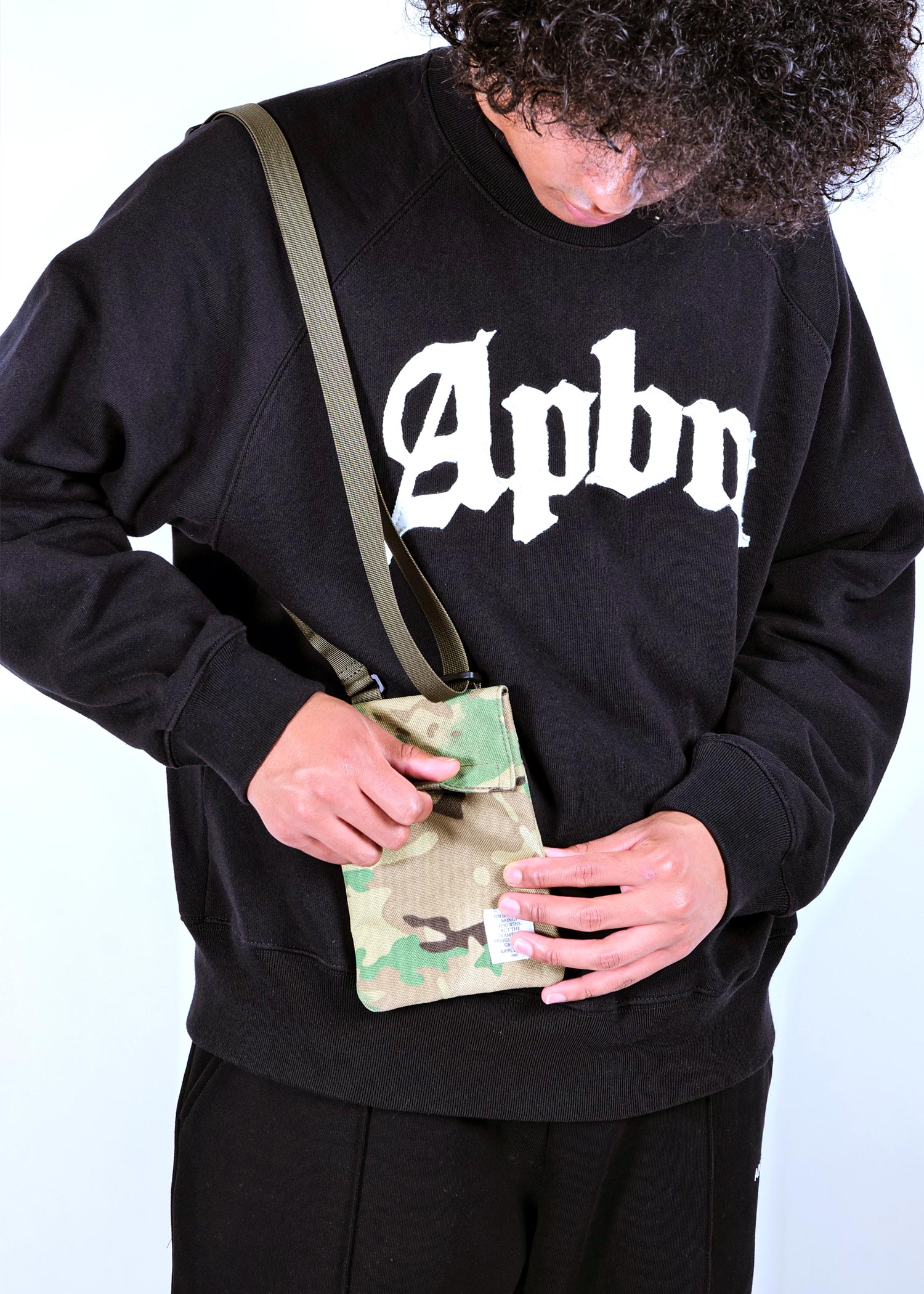 Scheduled for release in December] Camo Neck Pouch / 2521010