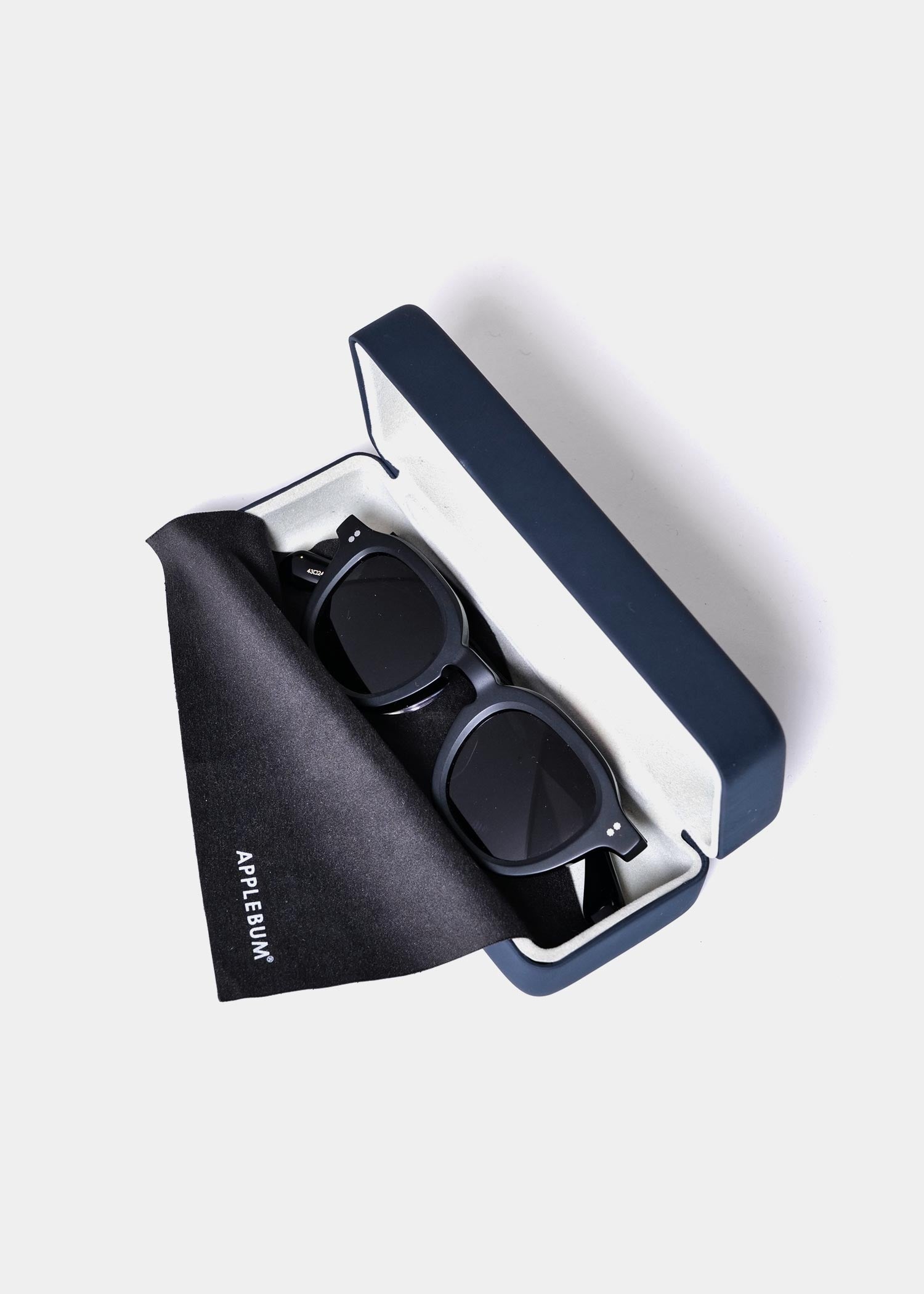 "LGA" Matte Sunglasses / 2521003